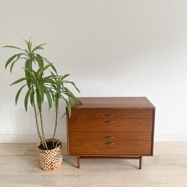 Drexel Parallel Petite Dresser