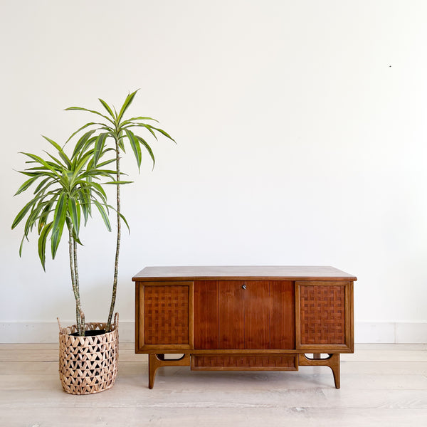 Lane Perception Cedar Chest – Atomic Furnishing & Design