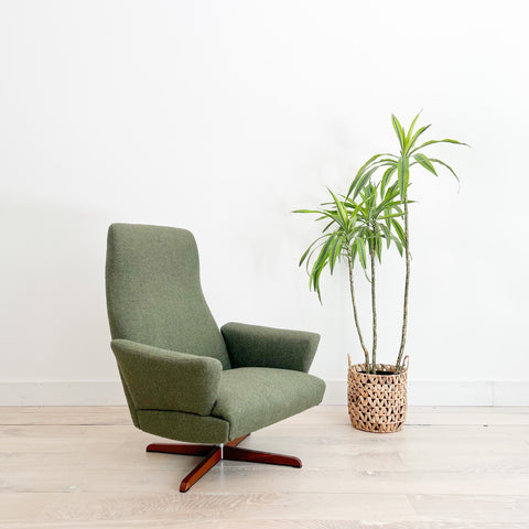 Mid Century High Back Swivel Chair