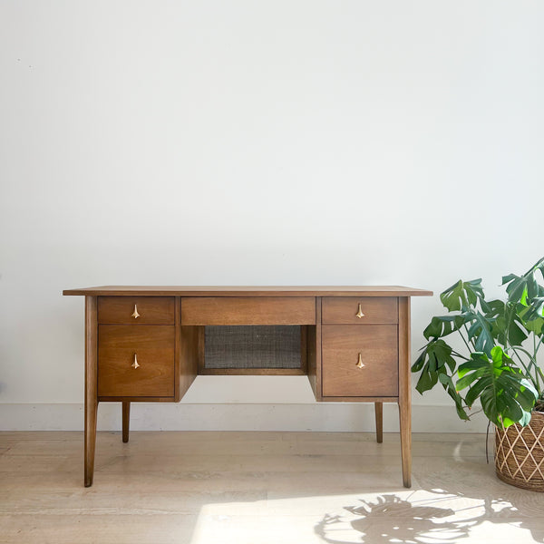 アンティークデスク　Broyhill Broyhill Premier Saga Mid Century Walnut and Brass Desk