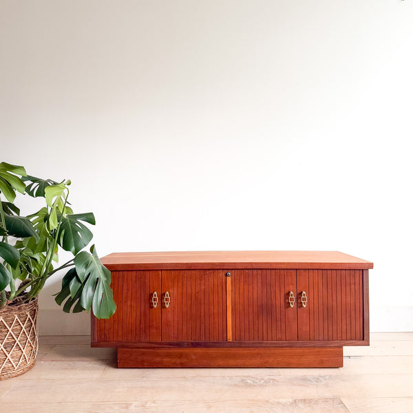 Lane Cedar Chest – Atomic Furnishing & Design