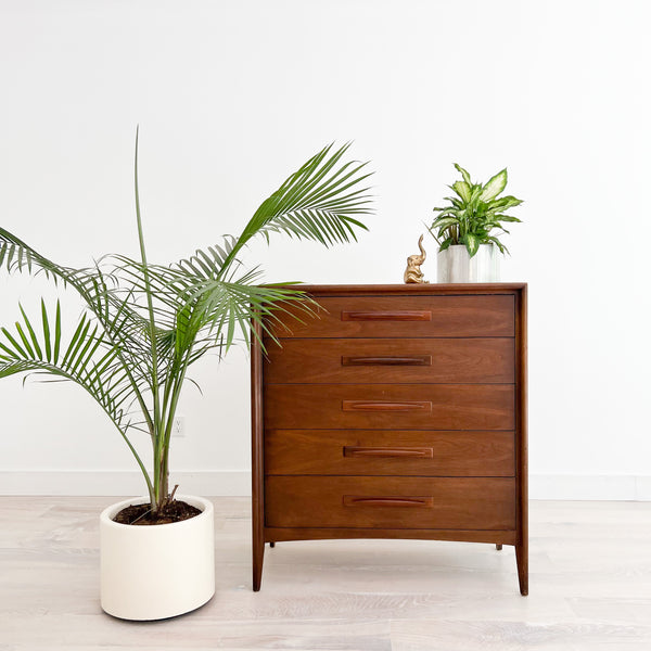 broyhill mid century modern dresser Mid-Century Six Drawer Dresser by Broyhill Home and Closet Vintage