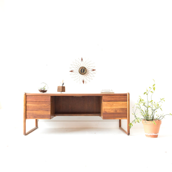 Mid Century Desk by Gunlocke – Atomic Furnishing & Design