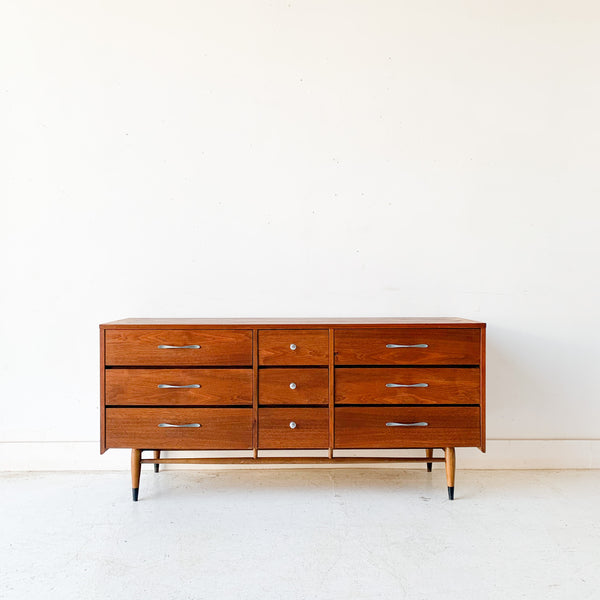 long and short dresser 5-Drawers Chest with Fabric Bins The hidden drawer face edge pulls provide a beautiful Lot - 2 pieces: 20th