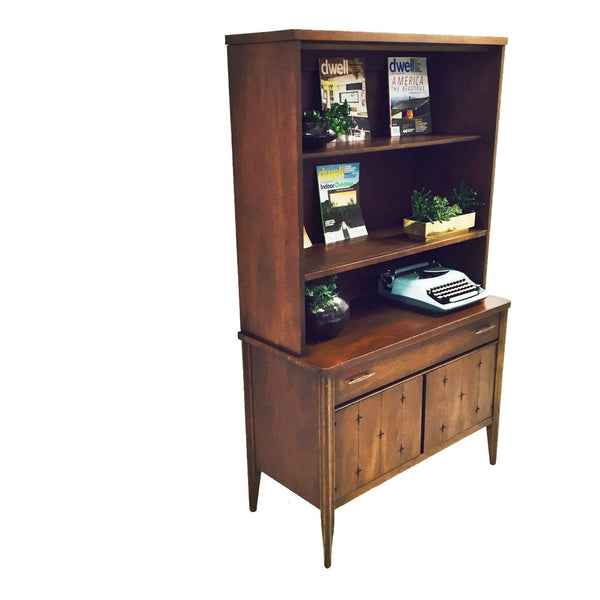 Broyhill Saga Hutch/China Cabinet