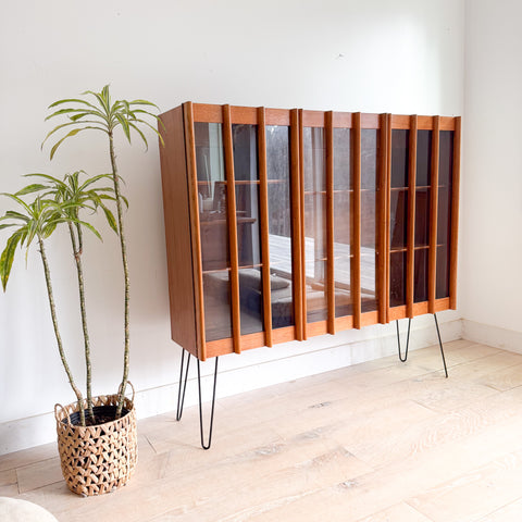 Sculpted Front Curio Cabinet