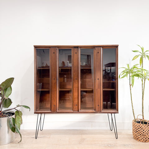 Broyhill Saga Curio Cabinet