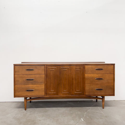 Broyhill Sculptra Low Dresser
