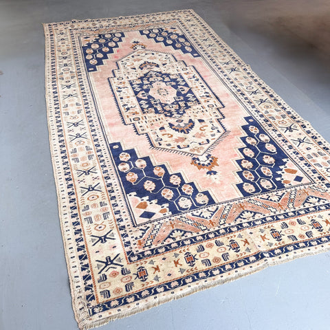 Vintage Turkish Rug 5'6x10'8