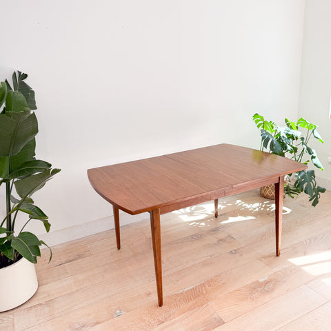 American of Martinsville Dining Table - 3 Leaves