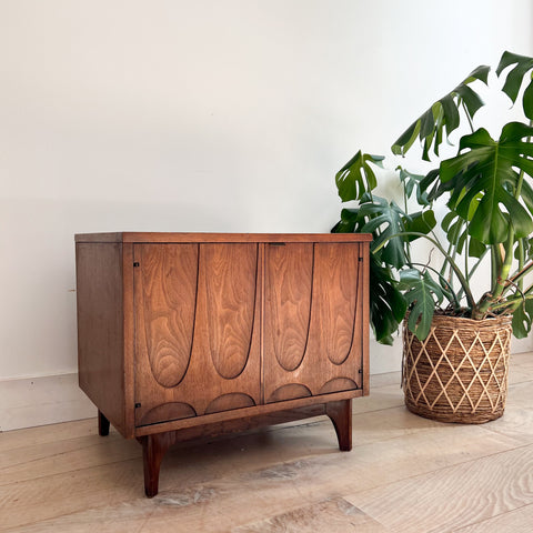 Broyhill Brasilia Nightstand