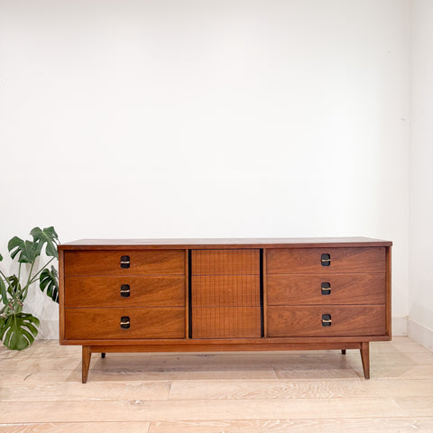 Bassett Low 9 Drawer Dresser