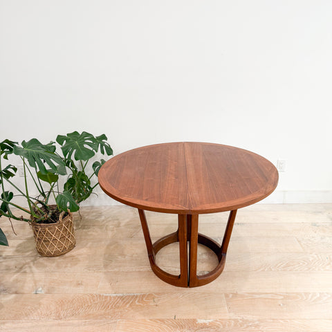 Lane Walnut Round Dining Table - 2 Leaves