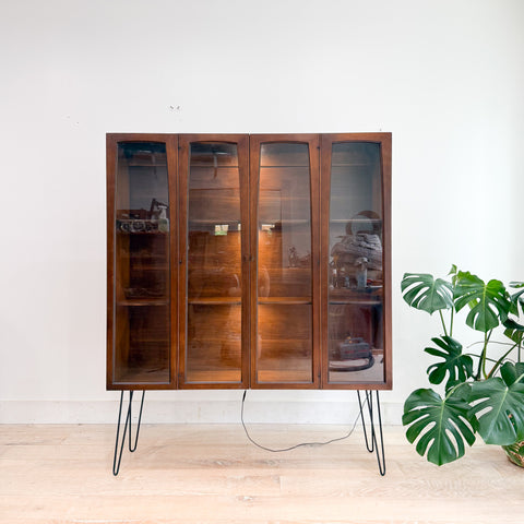 Mid Century Broyhill Emphasis Curio