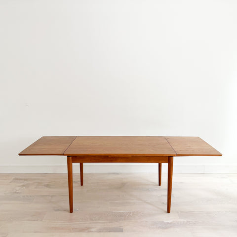 Mid Century Danish Oak Expandable Dining Table