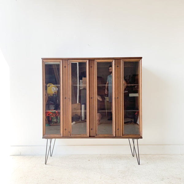 Mid Century Broyhill Saga Curio Cabinet Atomic Furnishing Design