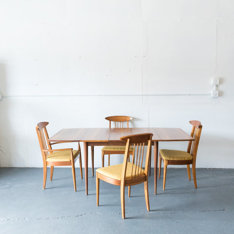 Broyhill Dining Set with Chairs