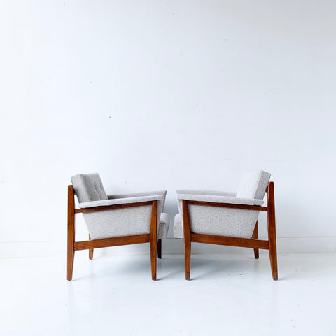 Pair of Mid Century Modern Paoli Lounge Chairs with New Upholstery