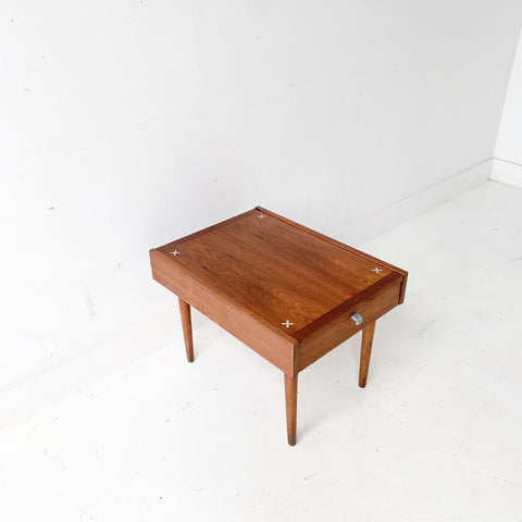 Mid Century Modern American of Martinsville End Table