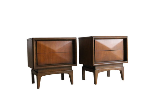 Pair of United Furniture Nighstands